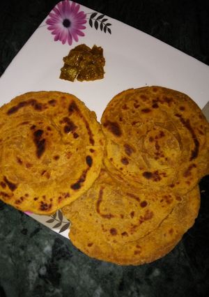 A picture of Daal Paratha.