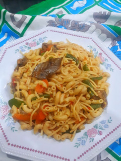 Dafadukar macaroni da taliya meh kayan lambu ainihin hoton girkin