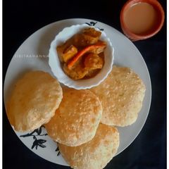 A picture of Hing Kachori (Kolkata style).