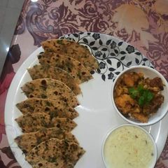 A picture of Methi ka paratha.