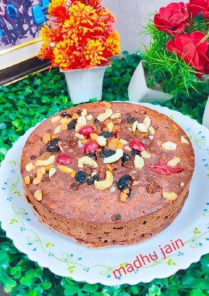 A picture of Christmas Plum Cake.