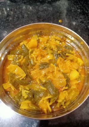 લીલી ડુંગળી સેવ નુ શાક (Lili Dungli Sev Shak Recipe In Gujarati) રેસીપી મુખ્ય ફોટો