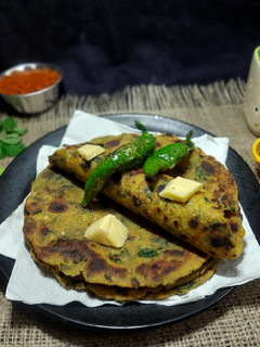 મેથી ના થેપલા (Methi Thepla Recipe In Gujarati) રેસીપી મુખ્ય ફોટો