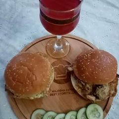 A picture of Chicken Resha Burger.