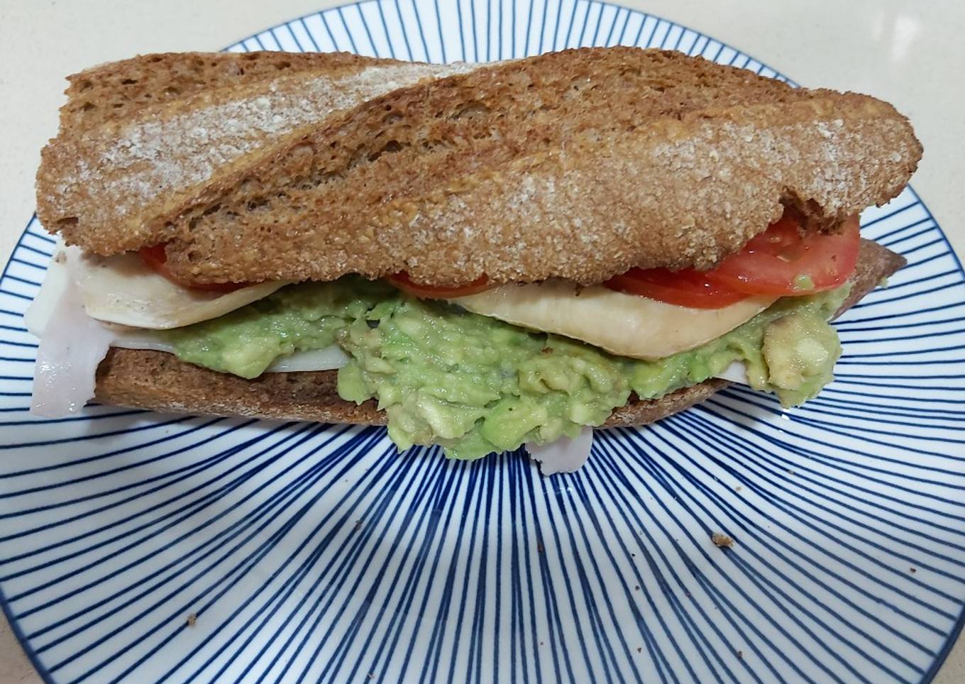 Baguete de centeno con pollo al estilo saludableš„š„