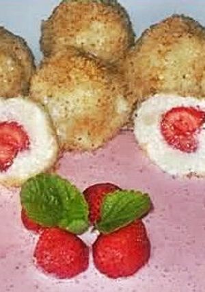 Epres túrógombóc eperöntettel🍓 recept fotója