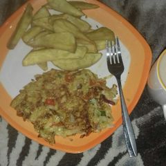 A picture of Sweet potato chips with cabbage omellet and kunun gyada.