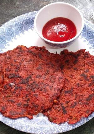 A picture of Neutricious beetroot chilla.