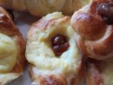 Facturas de pastelera y dulce de leche