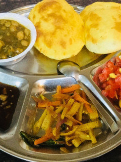 भटूरे (bhature recipe in hindi) रेसिपी मुख्य फोटो
