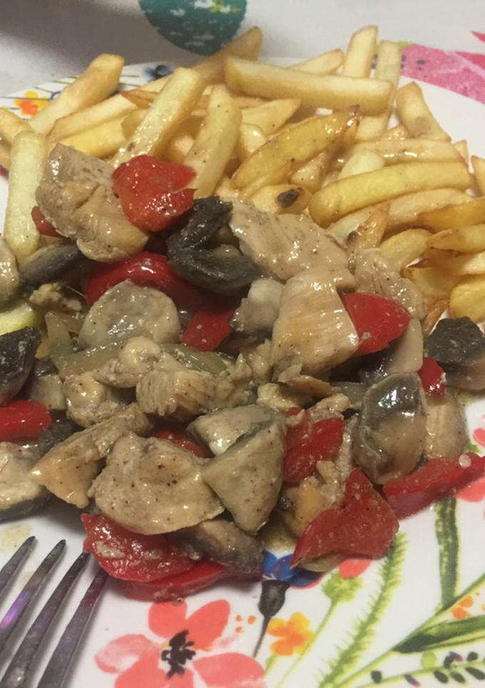 Una foto de Pollo con champiñones rápido
