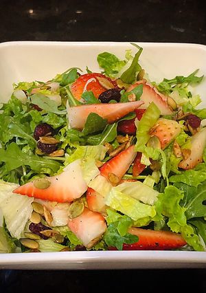 A picture of Freshly Lettuce Arugula Strawberry Salad.