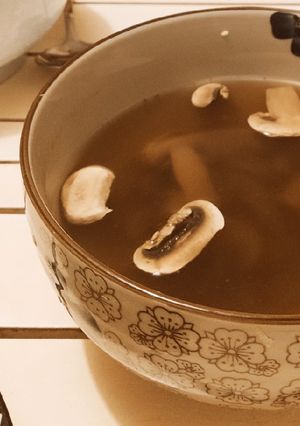 Une photo de Bouillon aux champignons