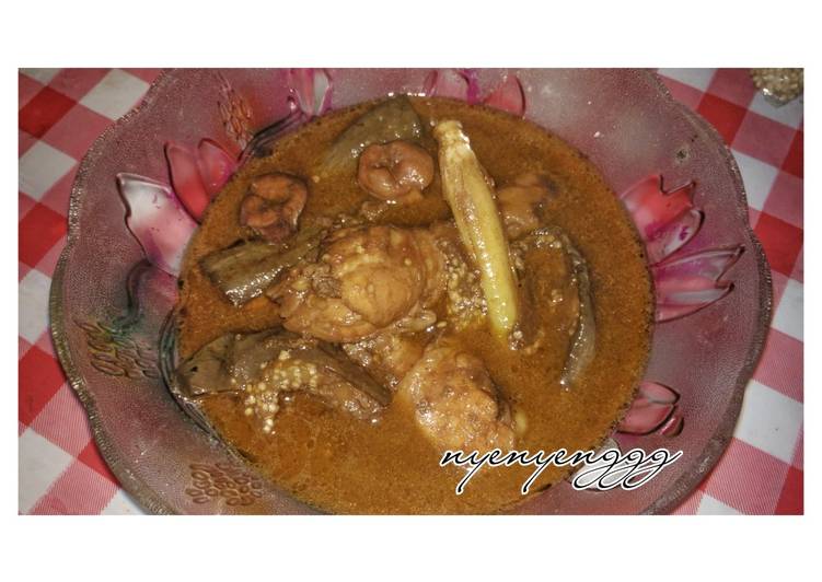 Resep Semur Ayam 🍗 Campuran 🍆 yang praktis