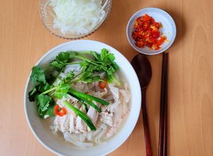 Foto resep PHỞ GÀ (VIETNAMESE CHICKEN RICE NOODLE SOUP)