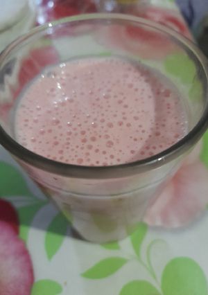 Una foto de Licuado de yogurt y frutas