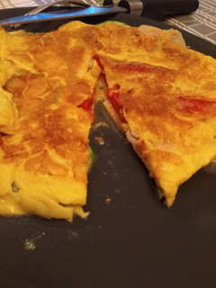 Una foto de Tortilla francesa "rellena" 🥚