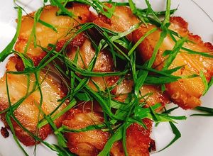 Hình của món Thịt ba chỉ chiên nước mắm.