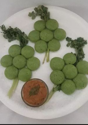 पालक इडली (palak idli recipe in Hindi) रेसिपी मुख्य फोटो