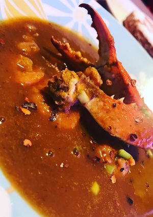 Una foto de Bisque de Camarones y cangrejos azules