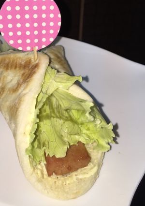 صورة لوصفة طريقة عمل ساندويتش النقانق بخبز السكويرز