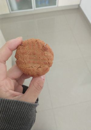 Una foto de Galletitas de mantequilla de maní súper fácil con 3 ingredientes