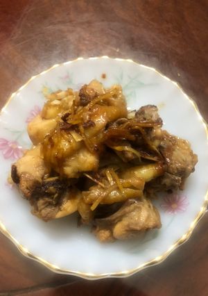 Hình của món Gà kho gừng.