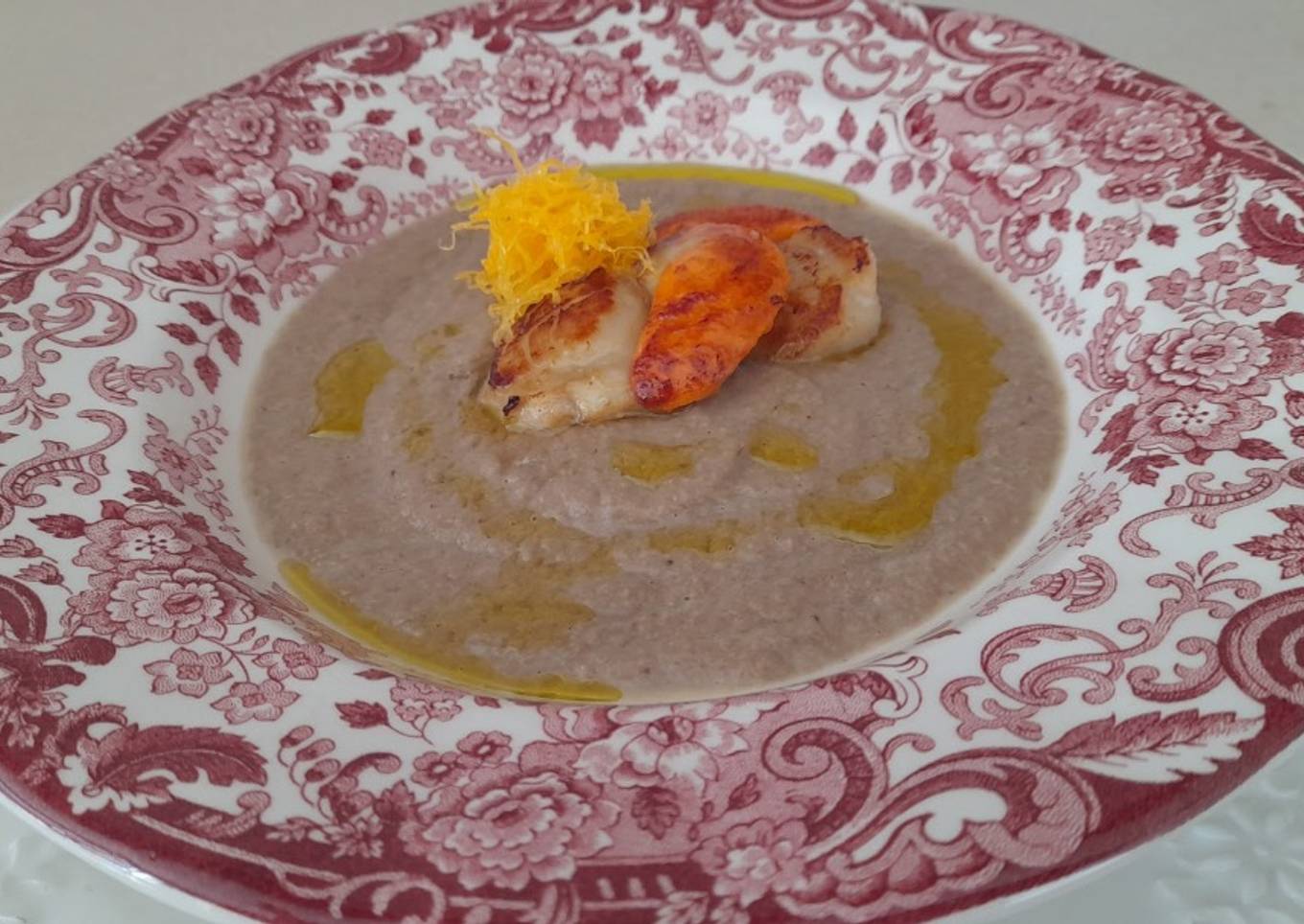 Crema de setas con vieiras