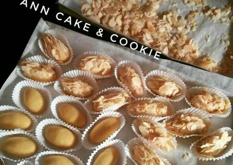 White choco almond cookies