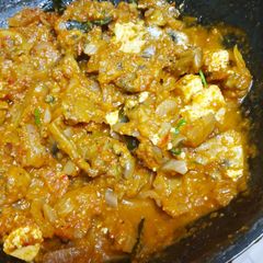 A picture of மஷ்ரூம் பன்னீர் கிரேவி.