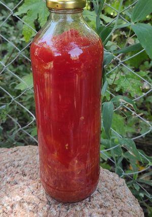 Una foto de Tomates en conserva