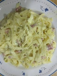 Una foto de Tallarines carbonara