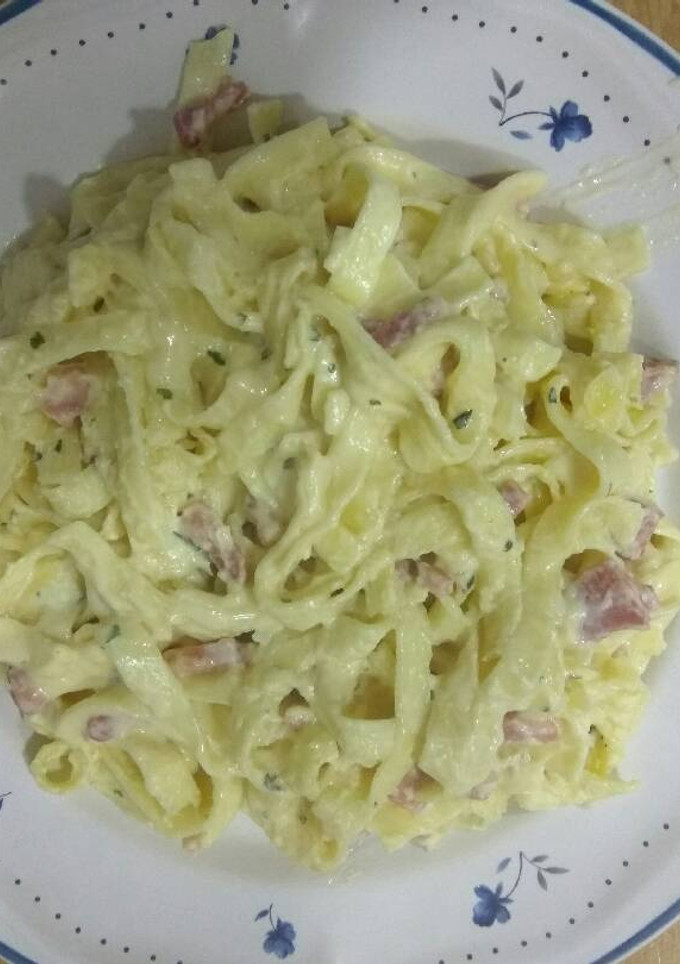 Una foto de Tallarines carbonara