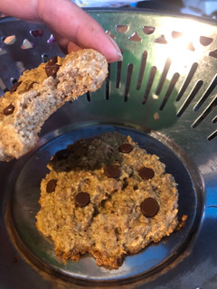 Una foto de Galletas de avena con chips de chocolate