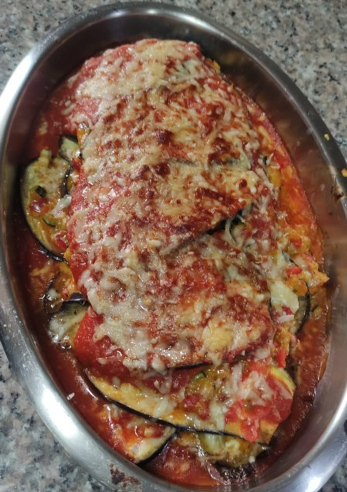 Una foto de Lasaña de berenjena rellena de verduras