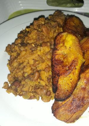 A picture of Porriage beans and fried plantain.