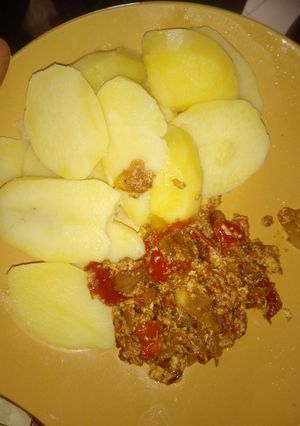 A picture of Arish & egg sauce.