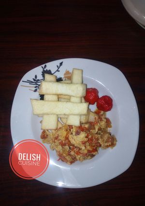 A picture of Fried yam strips with egg sauce.