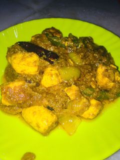 A picture of Paneer do pyaza.