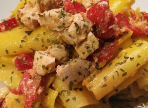 Foto di Paccheri saltati Zafferano, con pomodoro pachino e pesce spada