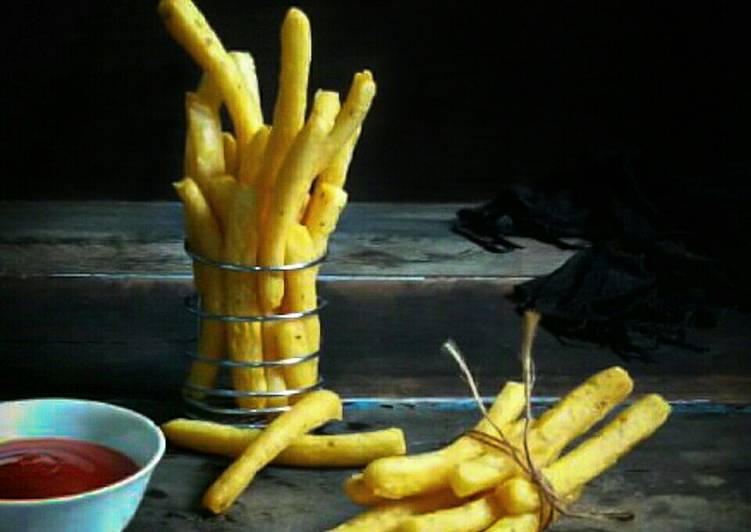 Cara Menyiapkan Cheesy Potato Stick yang Lezat