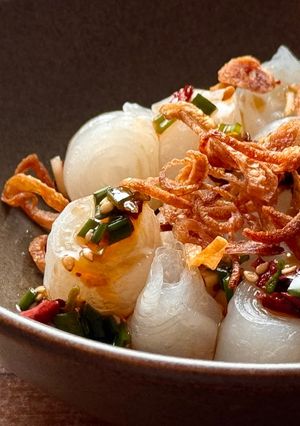 Hình của món 🌱 Bánh Tráng Cuốn Sốt Tương Ớt Giòn.