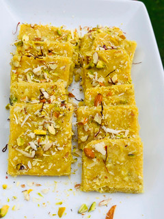 સુખડી(sukhdi in Gujarati) રેસીપી મુખ્ય ફોટો
