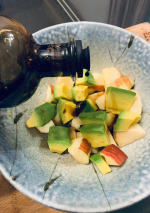 酪梨蘋果佐巴薩米克醋（輕食料理） 的食譜成品照片