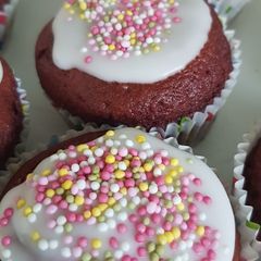 A picture of Red velvet cupcakes.