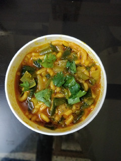 ગાંઠિયા નું શાક(Gathiya Shaak Recipe in Gujarati) રેસીપી મુખ્ય ફોટો