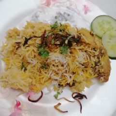 A picture of Smokey chicken dum biryani.