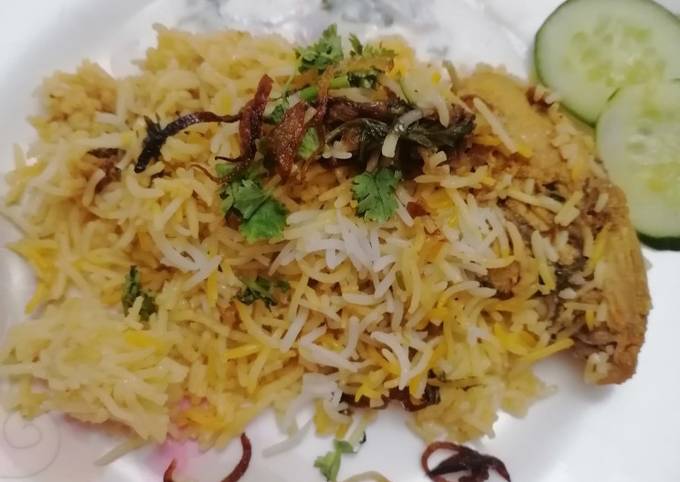 Smokey chicken dum biryani