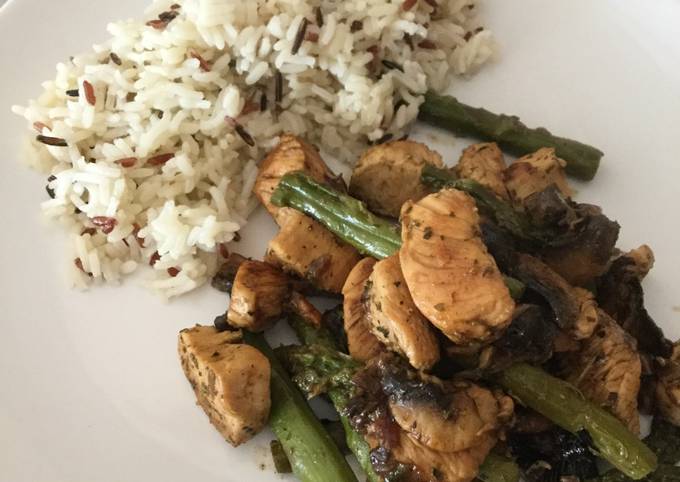 Recipe of Perfect Chicken with asparagus, mushrooms and wild rice