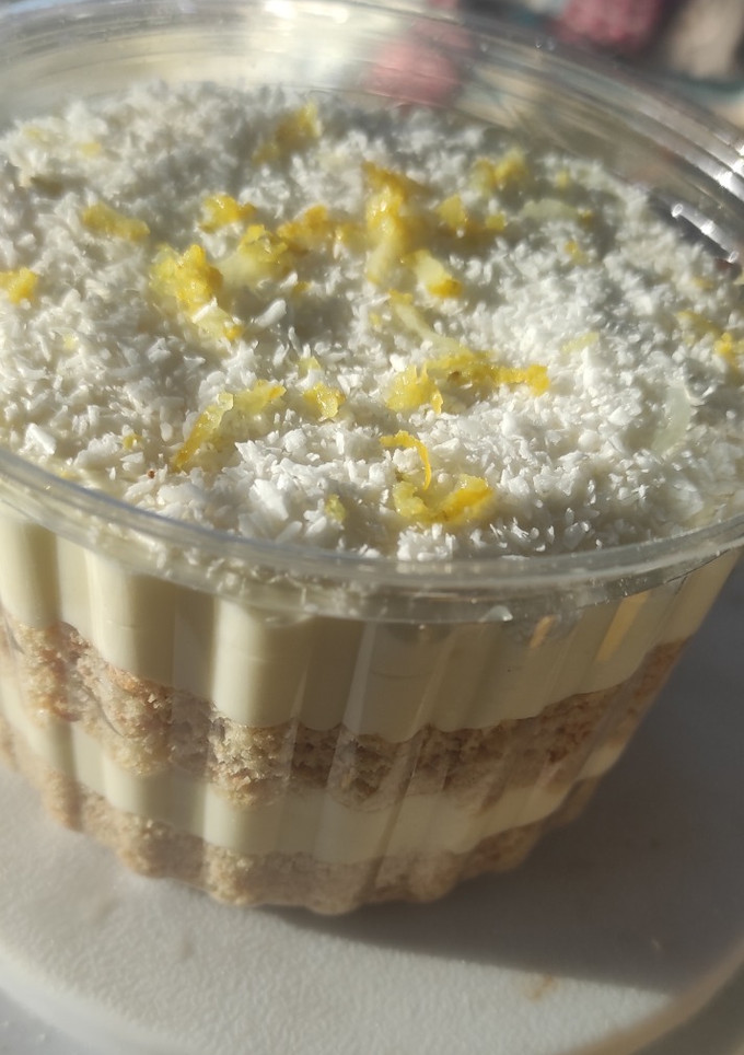 Una foto de Torta de limón cocado
